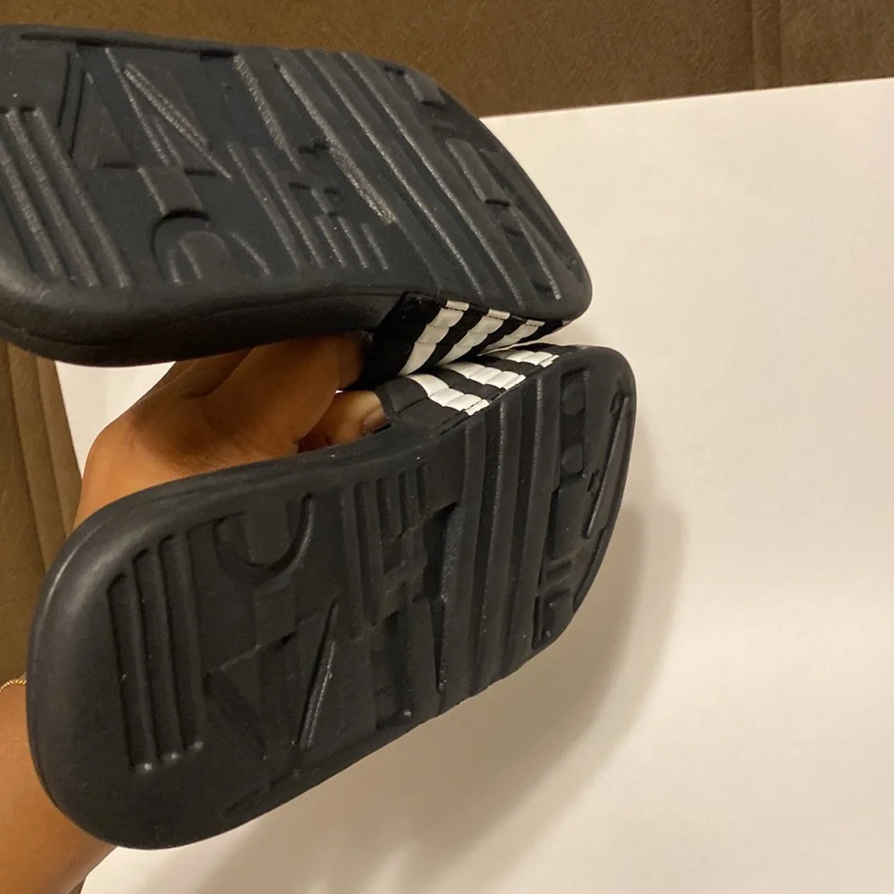adidas kids slides shoes size 5 black & white color